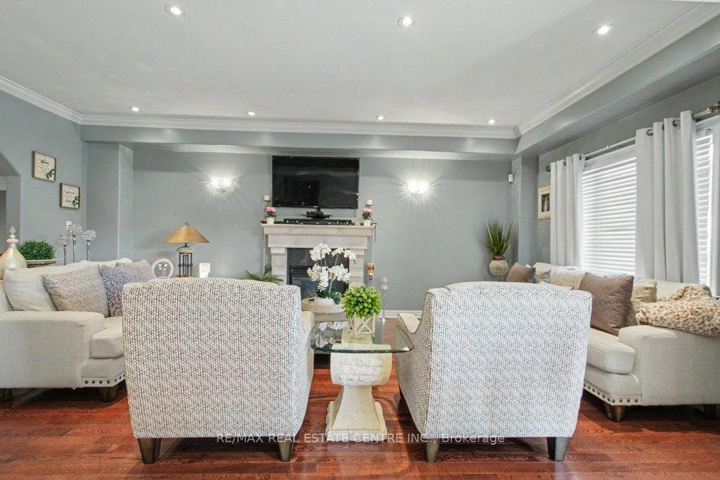 284 Normanhurst Avenue photo 19