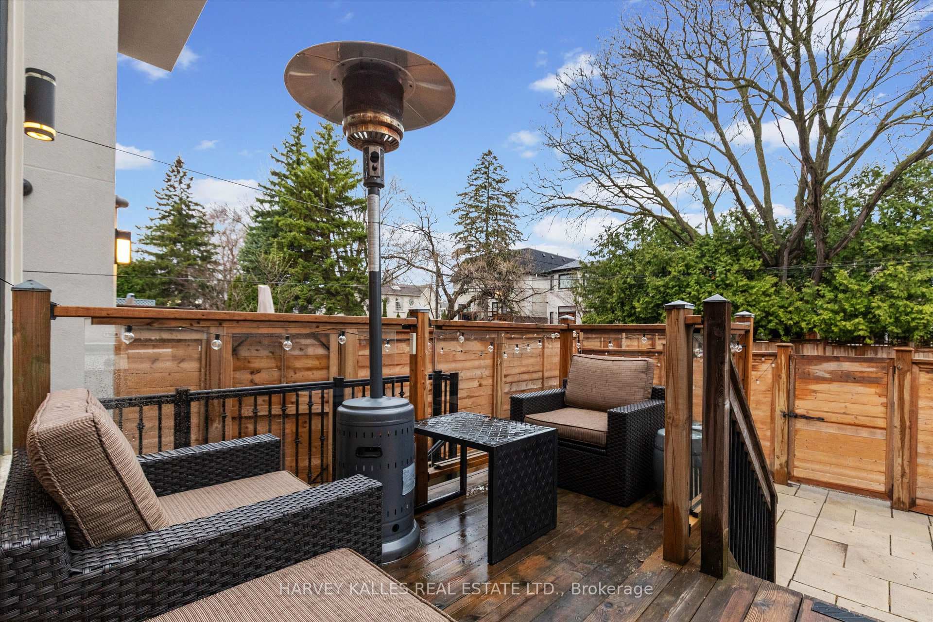 582 Woburn Avenue photo 45