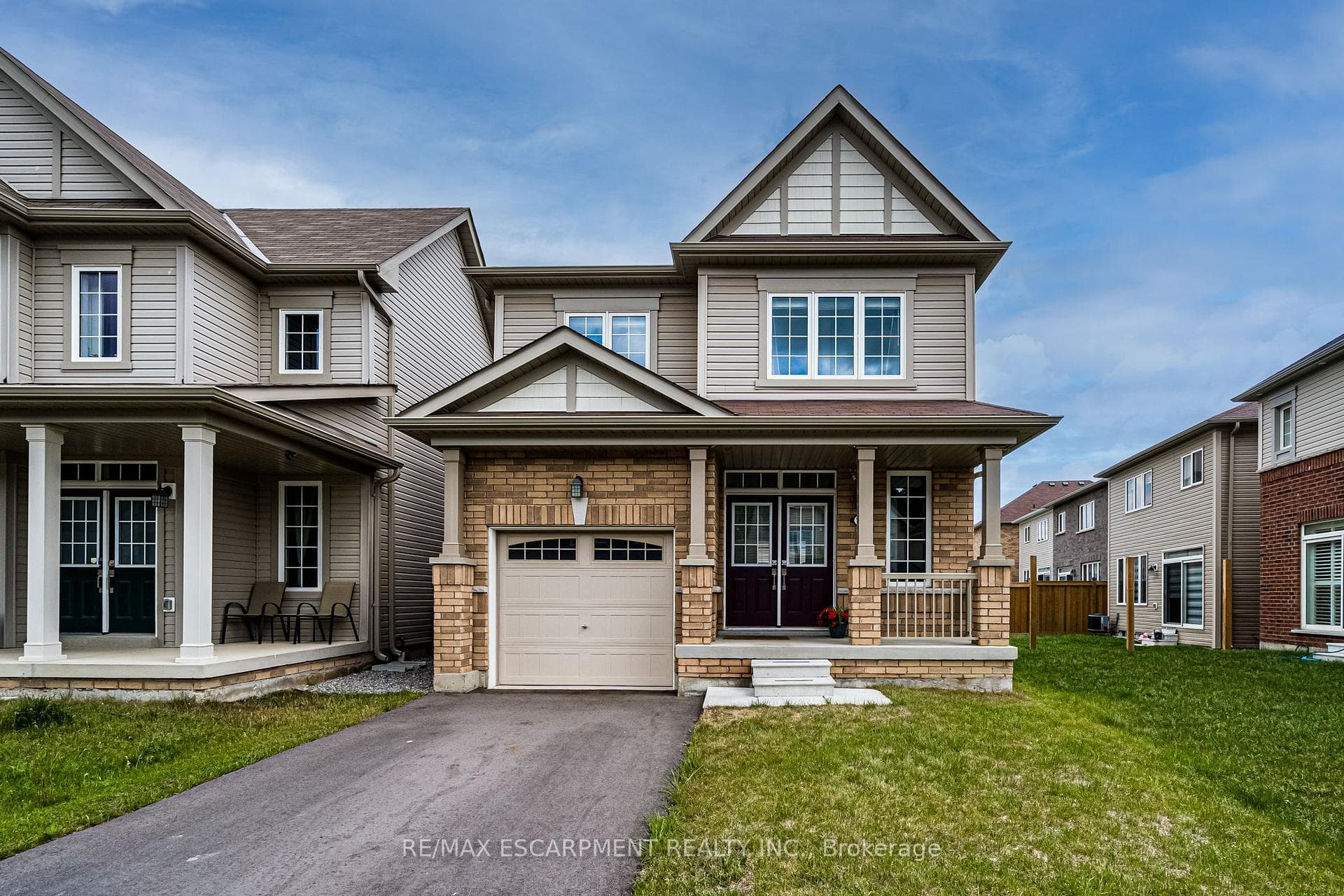 196 Kinsman Drive photo 4