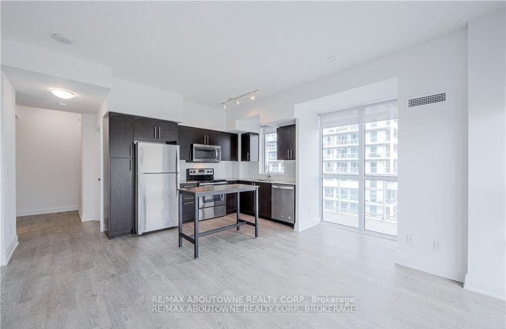 55 Speers Road Unit 1503 photo 4