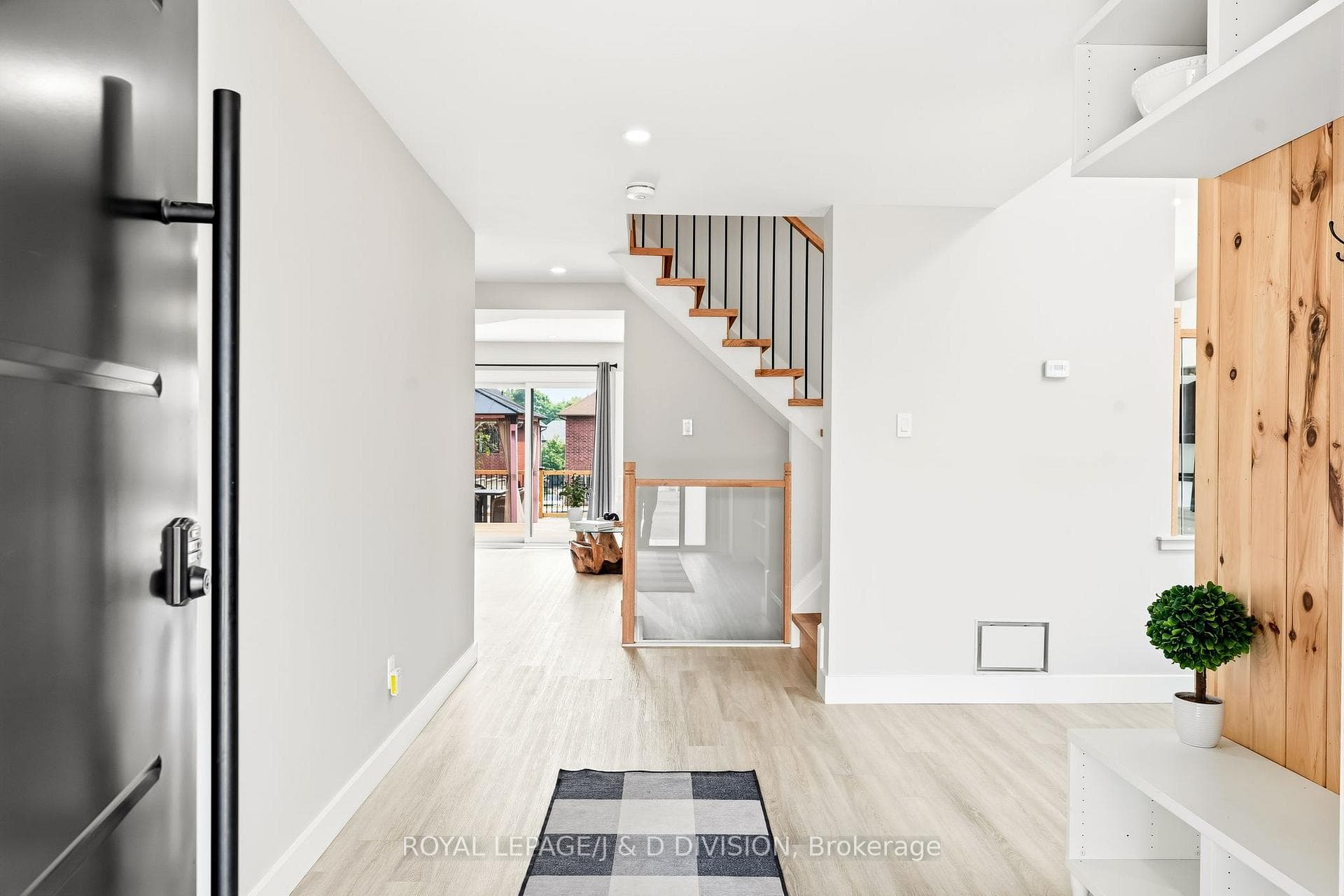 1893 Spruce Hill Road photo 4