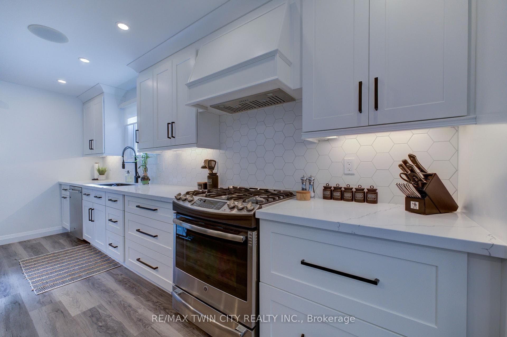 53 Lynden Hill Crescent photo 9