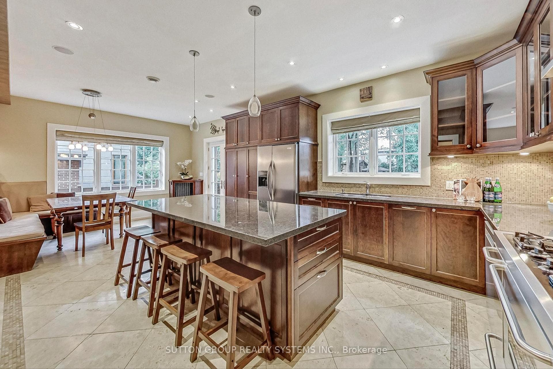Eat-in Kitchen & Island