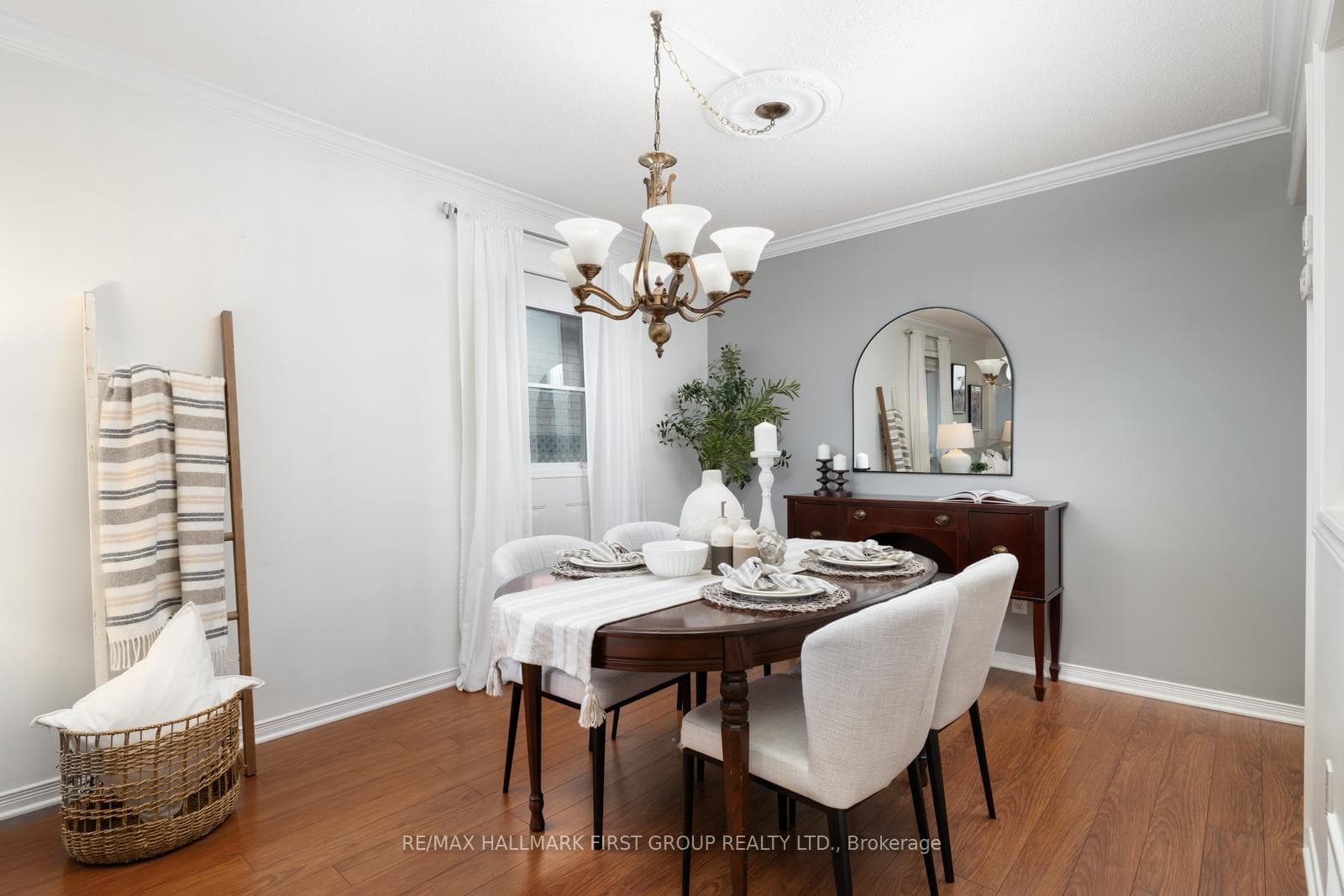 98 McFeeters Crescent photo 8