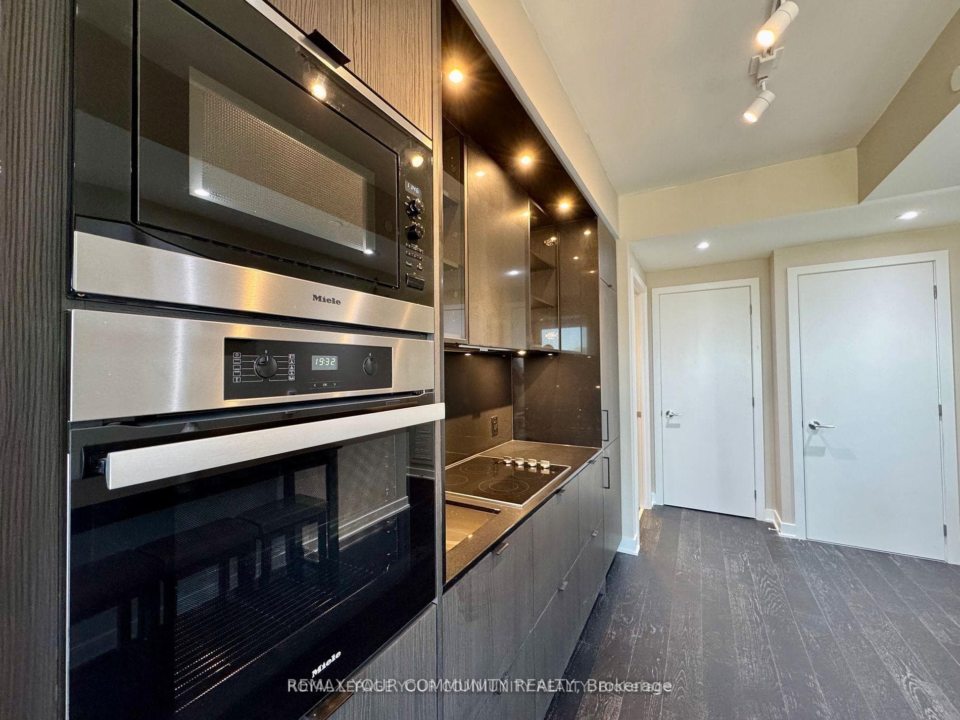 11 Yorkville Avenue Unit 2114 photo 2
