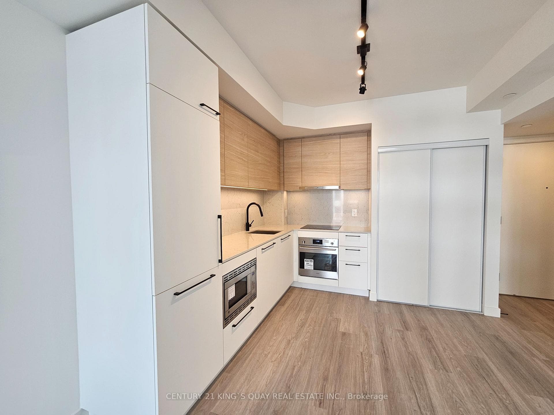 1050 Eastern Avenue Unit 404 photo 3