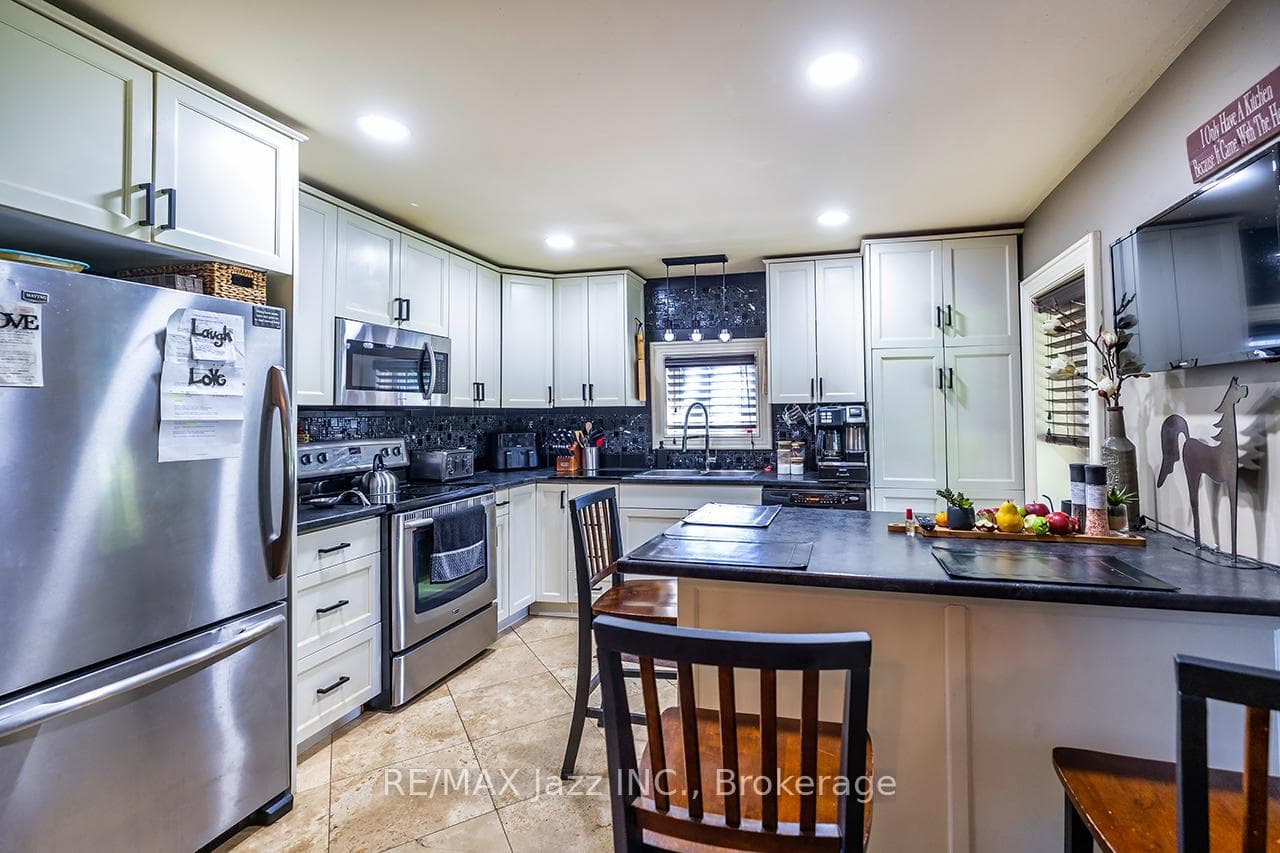 641 Enright Road photo 10