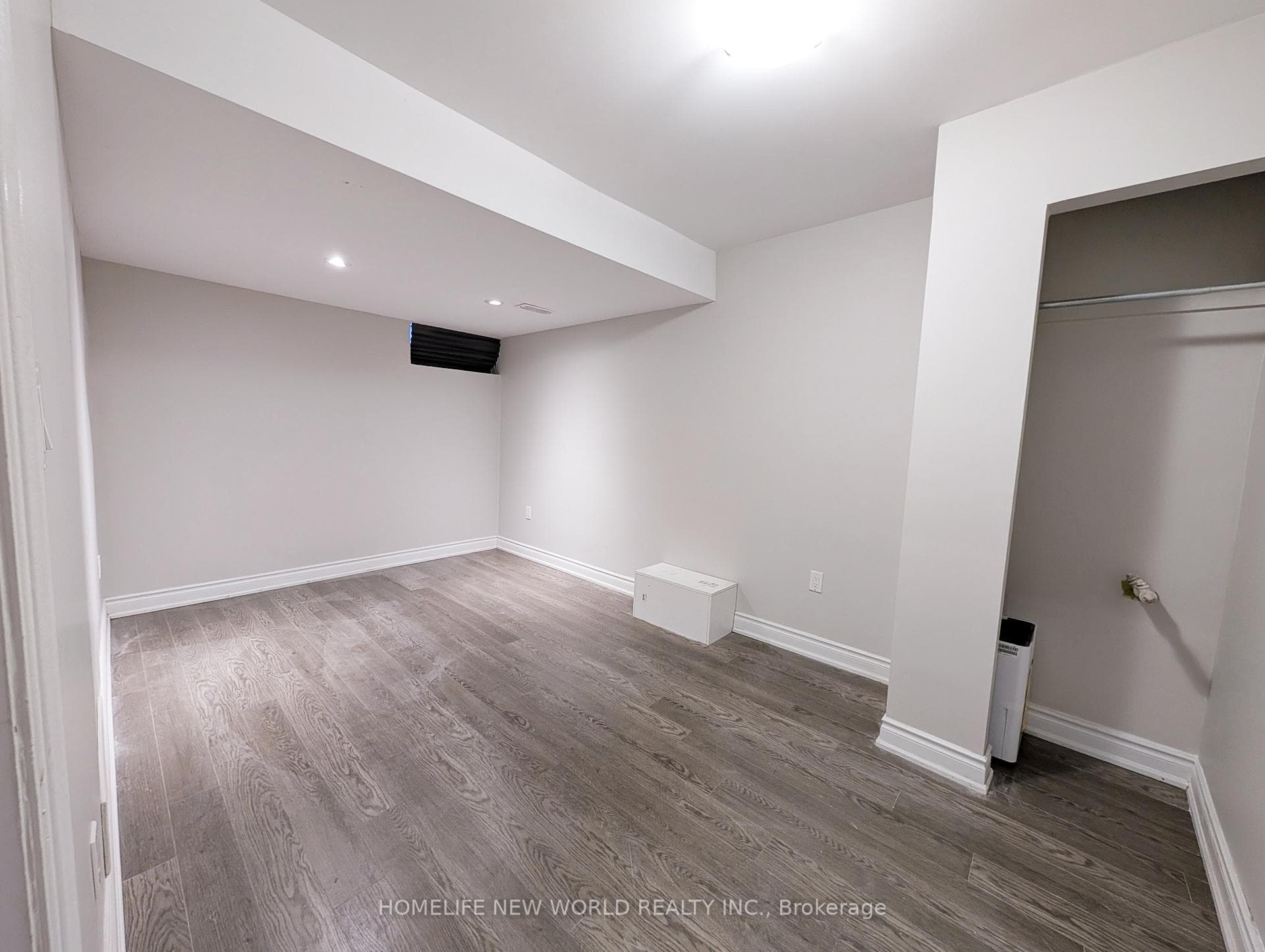 10 Dixon Avenue Unit Lower photo 10