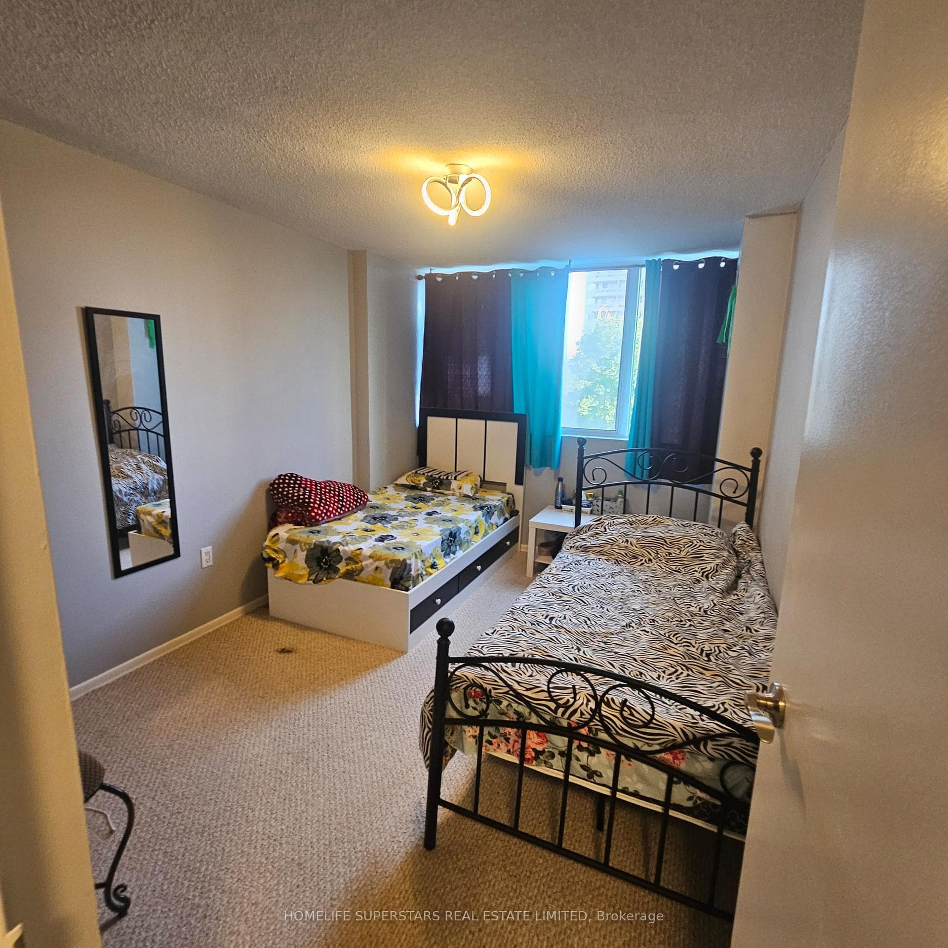 3590 Kaneff Crescent Unit 506 photo 13