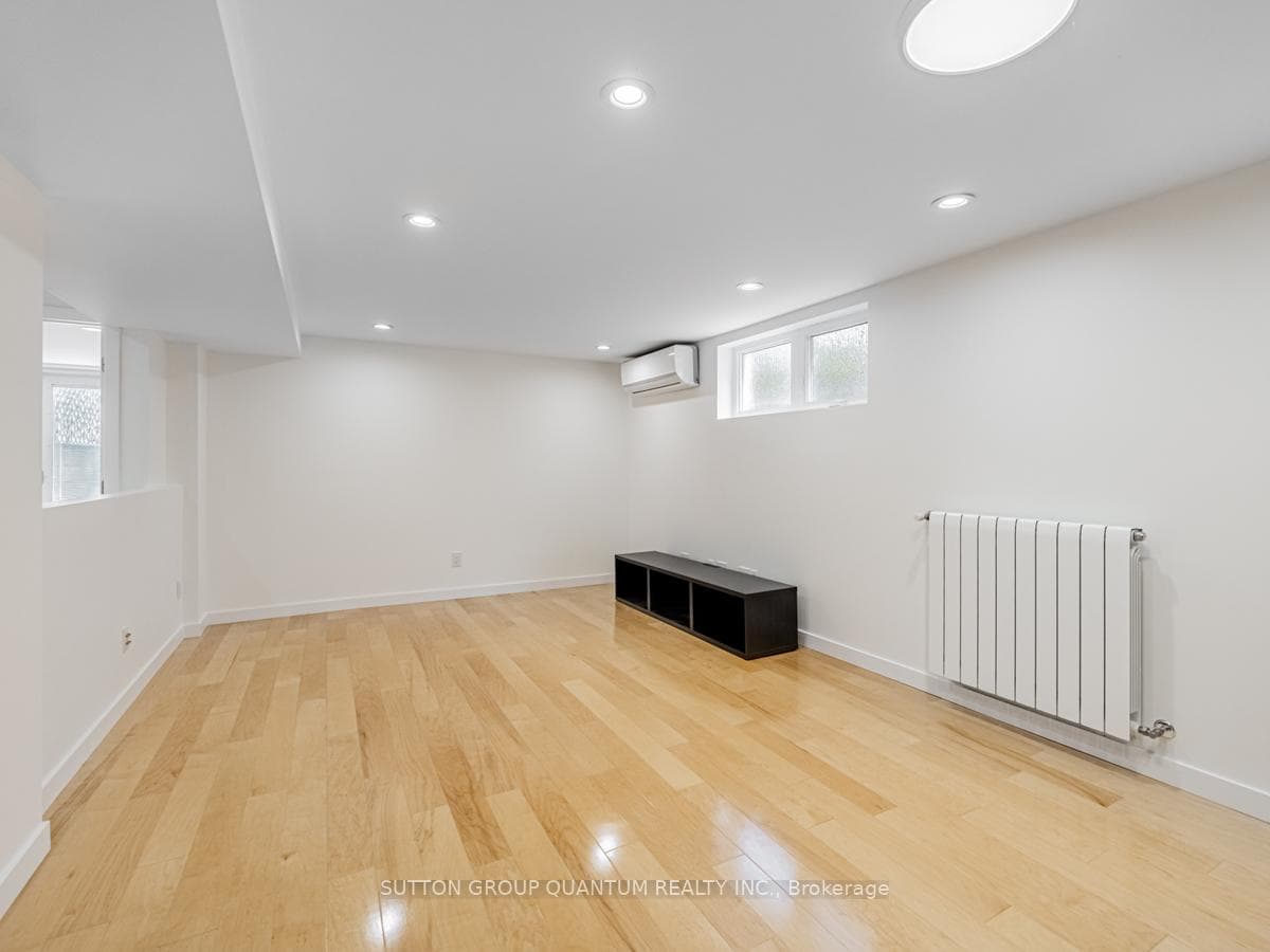 12 Elmwood Avenue Unit Bsmt photo 5