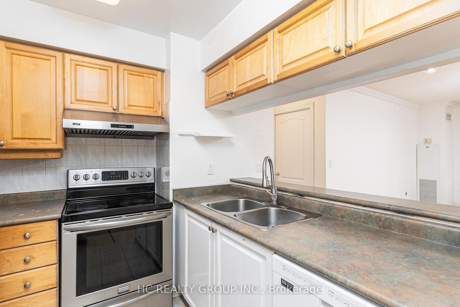 18 Sommerset Way Unit 1008 photo 7