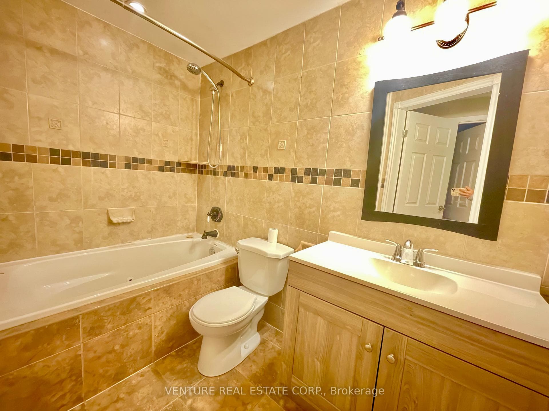 250 Kinmount Crescent Unit Lower photo 8