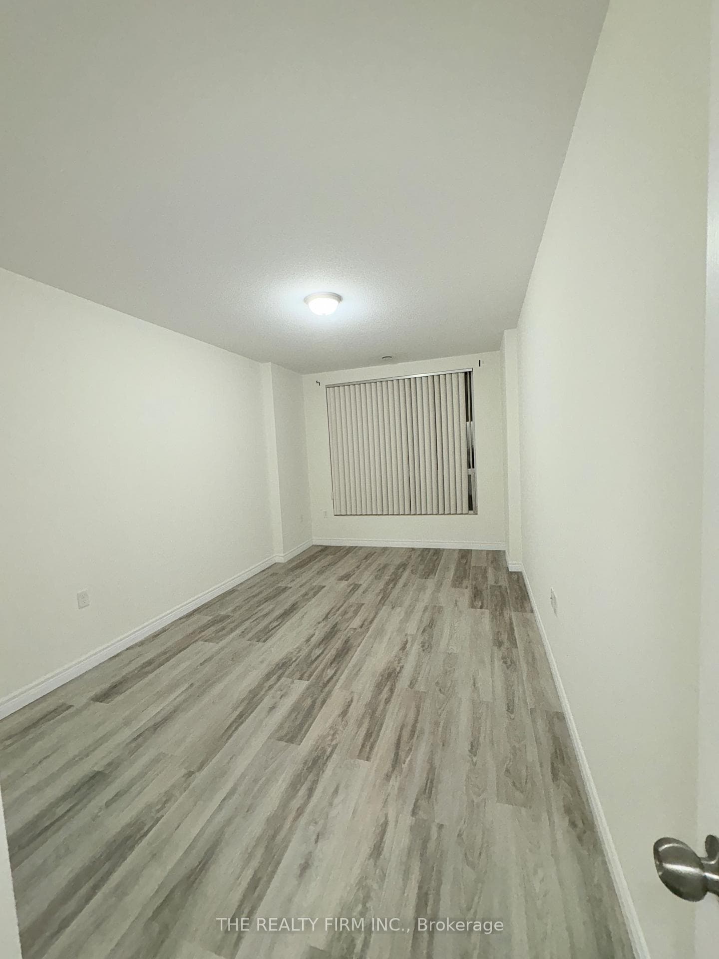 353 Commissioners Road Unit 914 photo 17