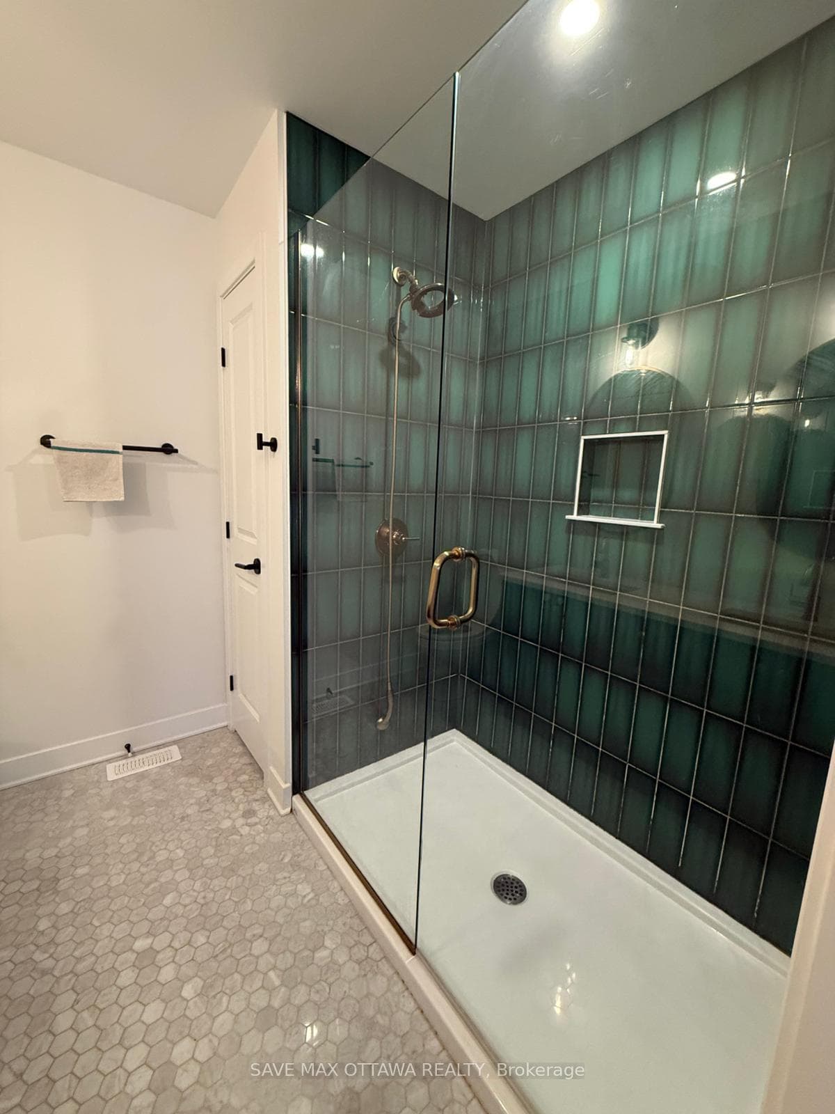 92 Longworth Avenue photo 20