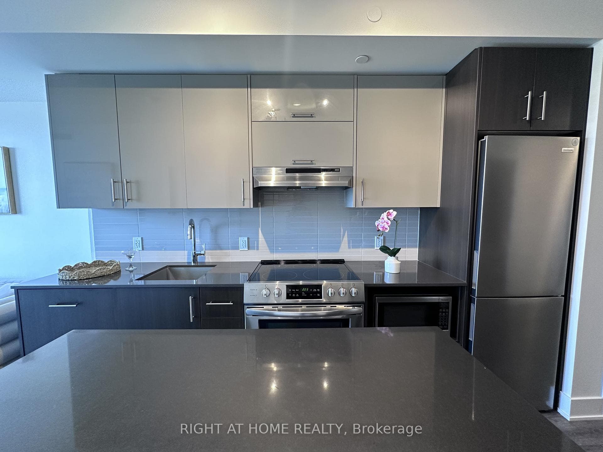 188 Fairview Mall Drive Unit 720 photo 10