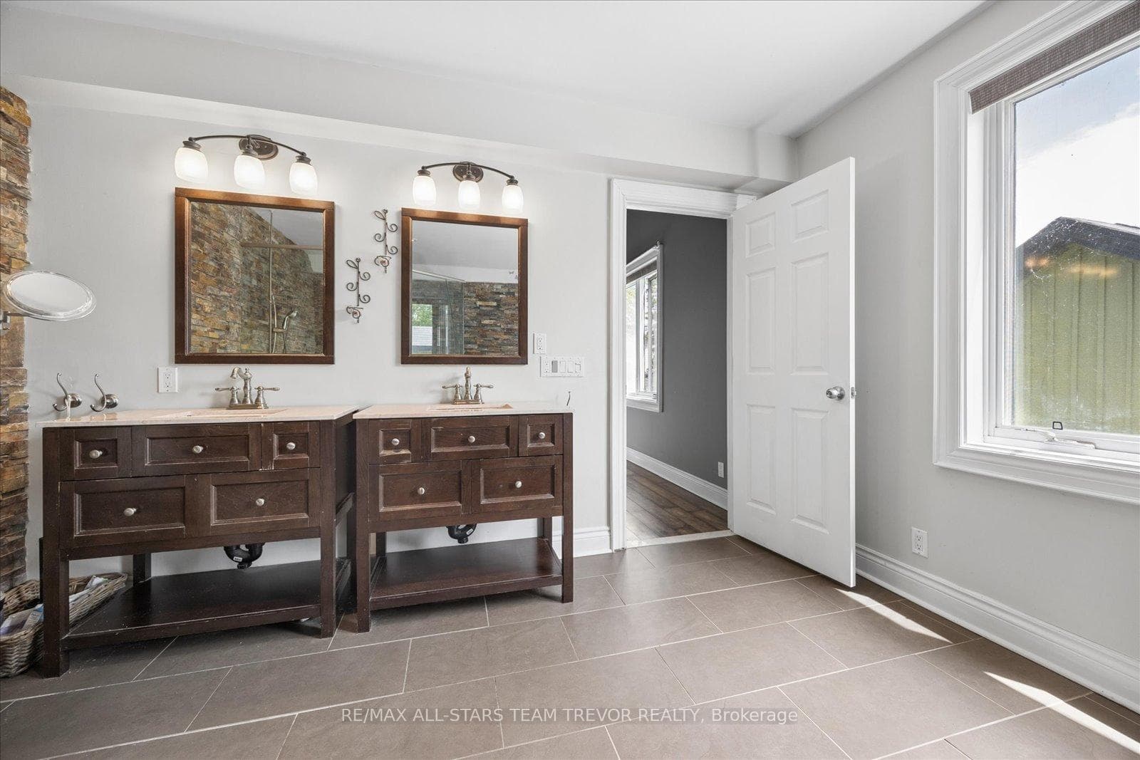 314 Glenwoods Avenue photo 24