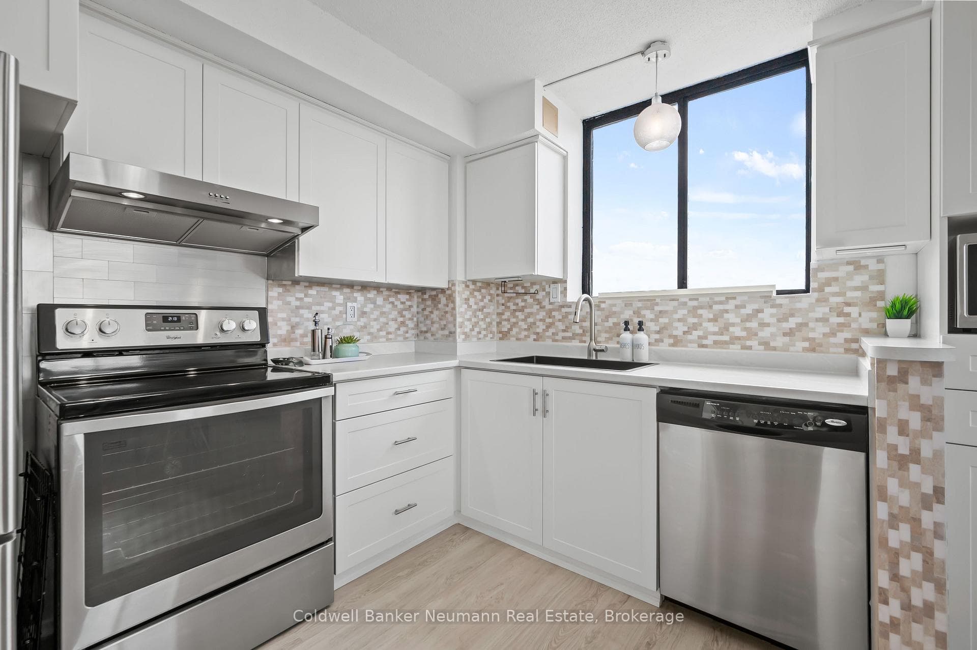 93 Westwood Road Unit 602 photo 13