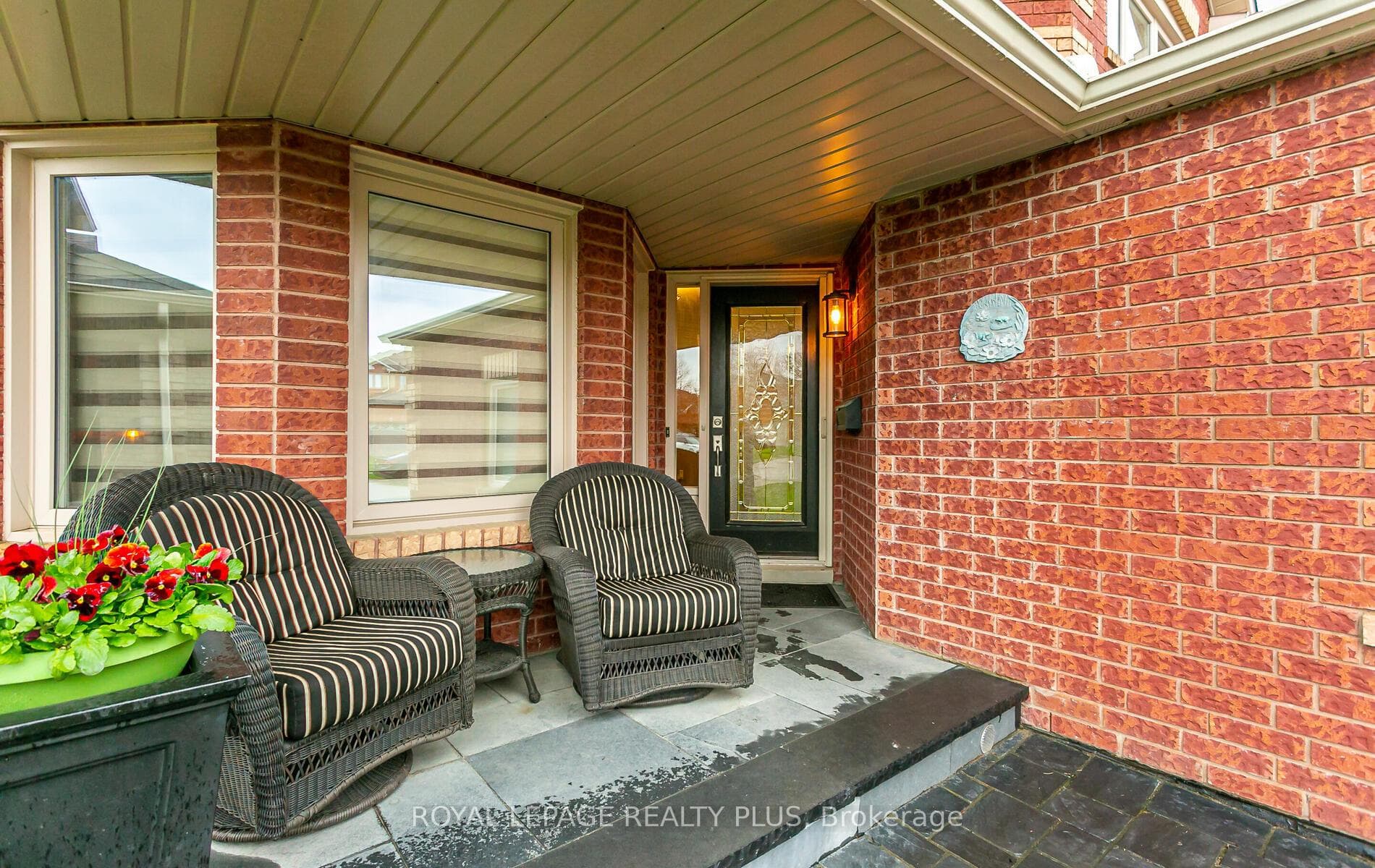 6 Davis Crescent photo 2