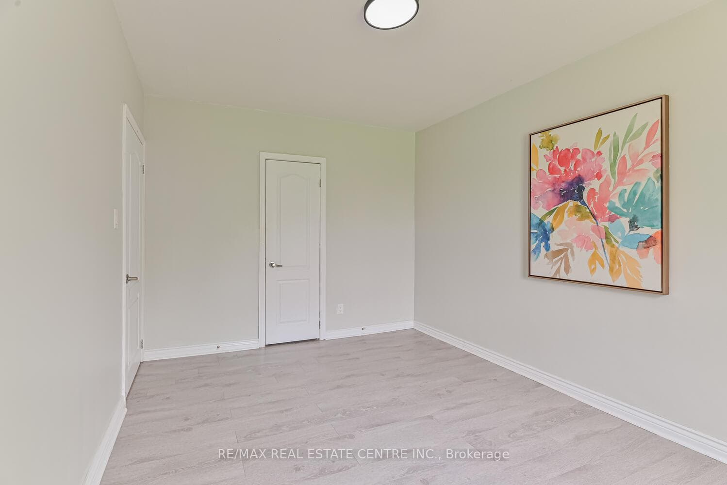 573 Exbury Crescent photo 30