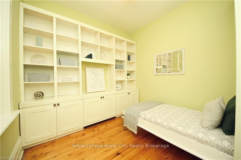 122 ESSEX Street photo 32