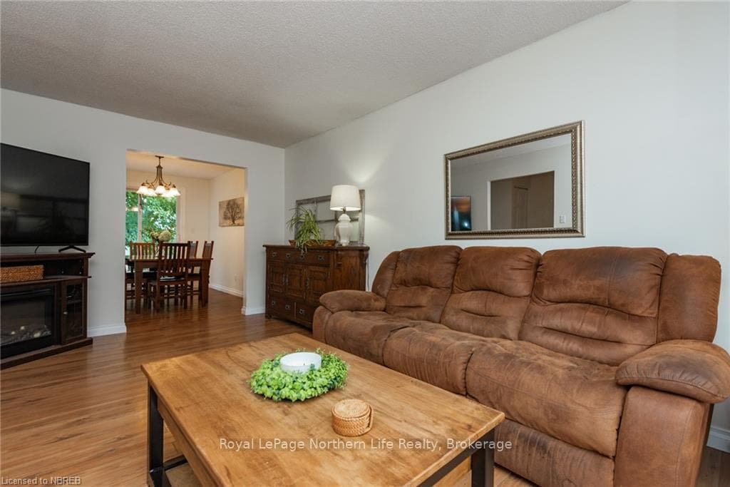 312 MOUNTAINVIEW Drive photo 8