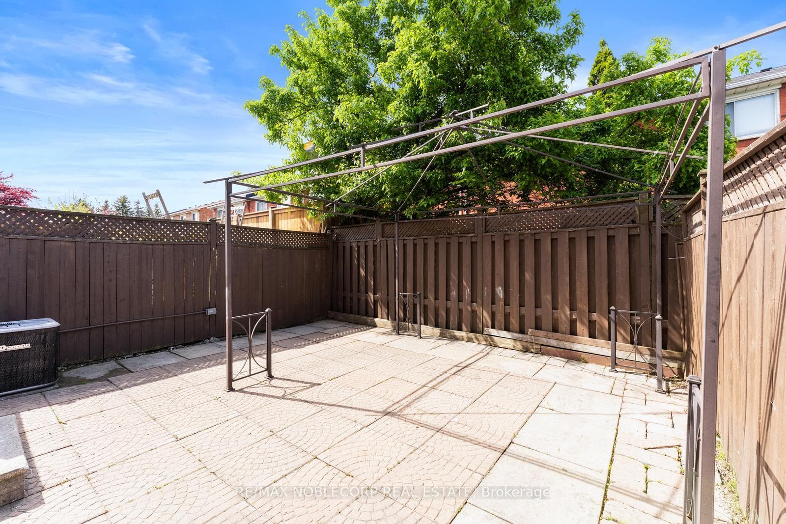 44 Hanton Crescent photo 27