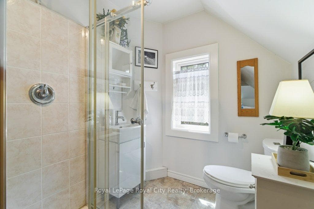 104 Kathleen Street photo 36