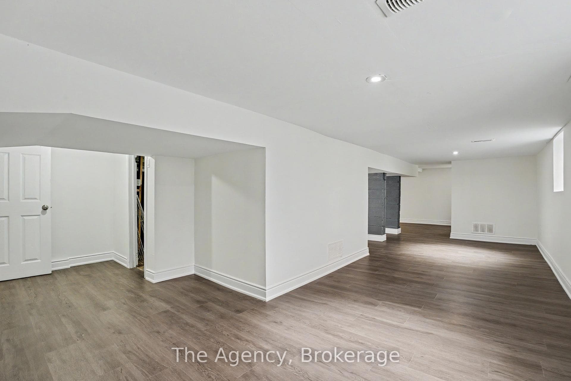 881 Lakeshore Road photo 24