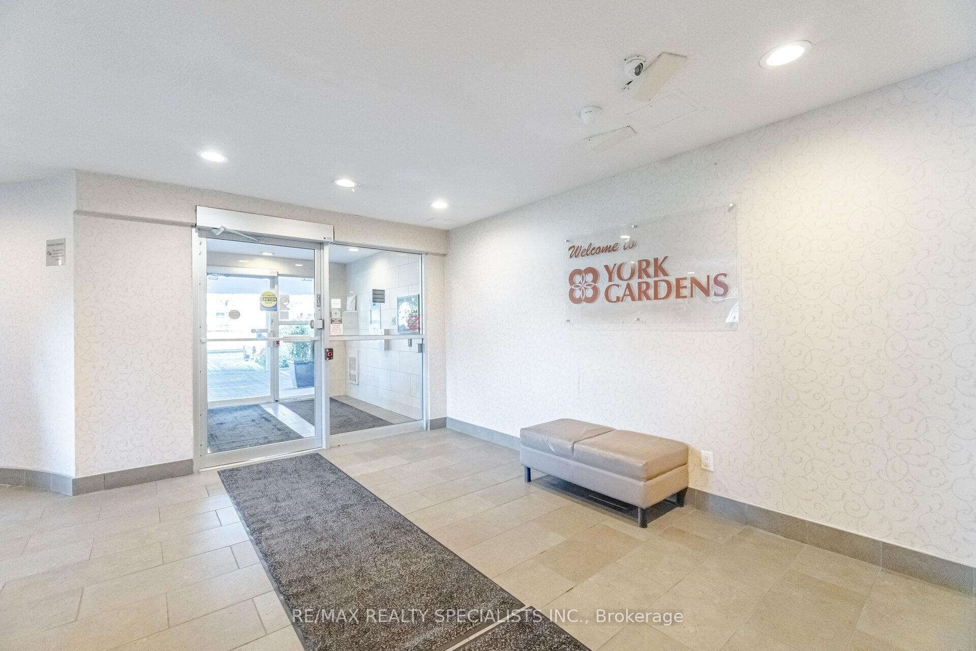 5 Parkway Forest Drive Unit 1808 photo 3