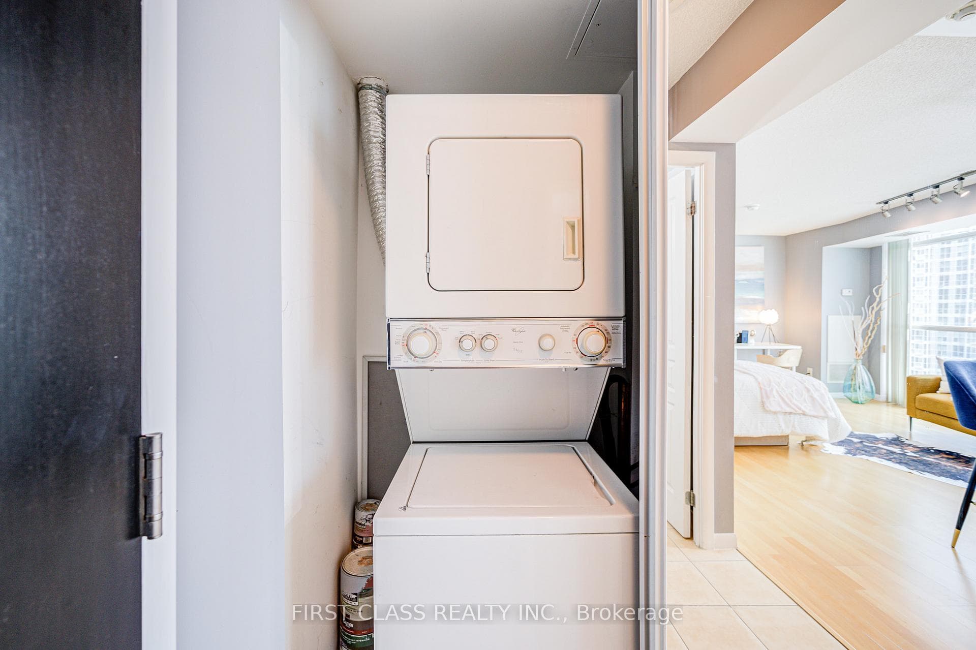 18 Yonge Street Unit 2204 photo 29