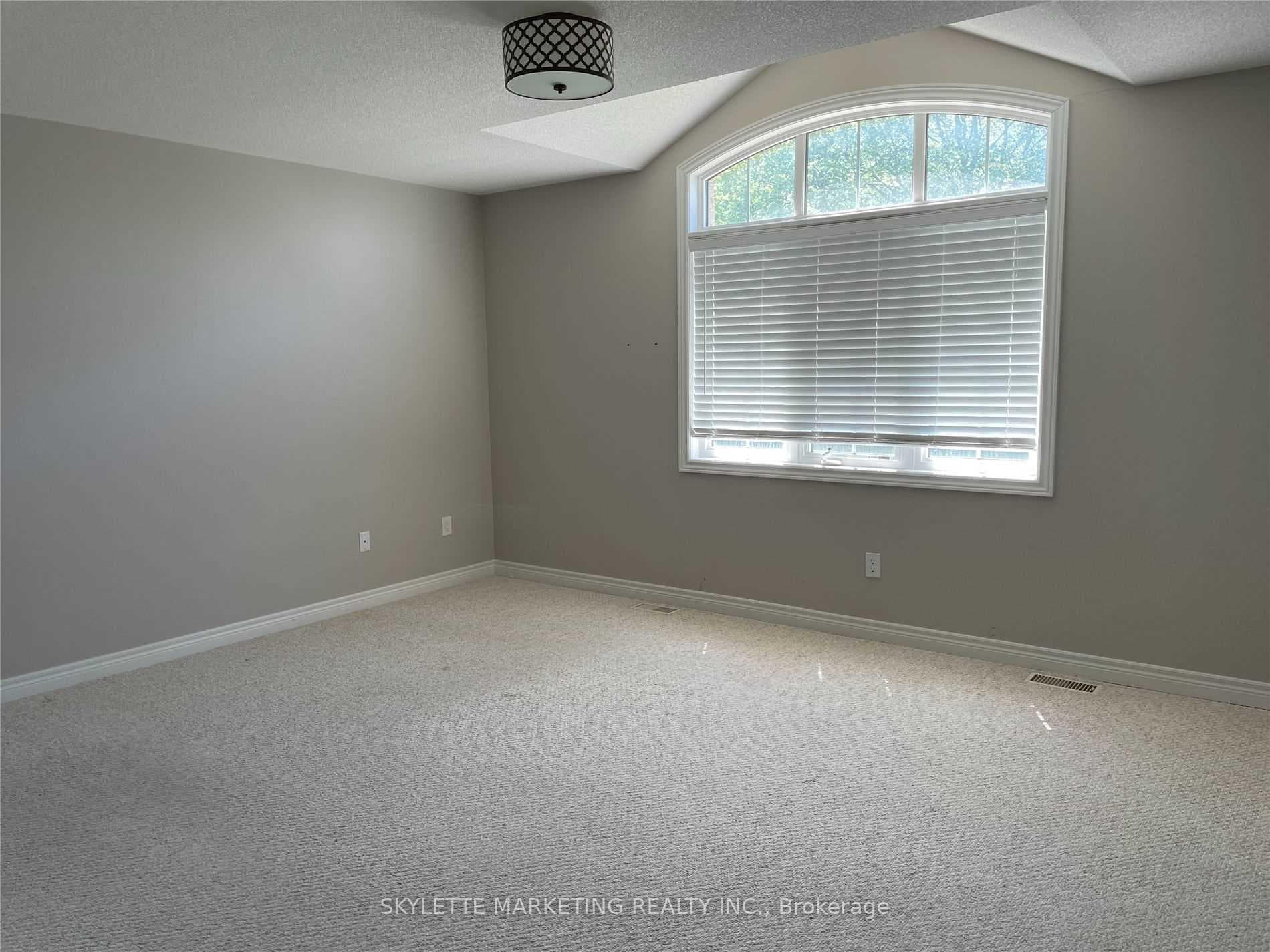 212 Crane Street photo 8