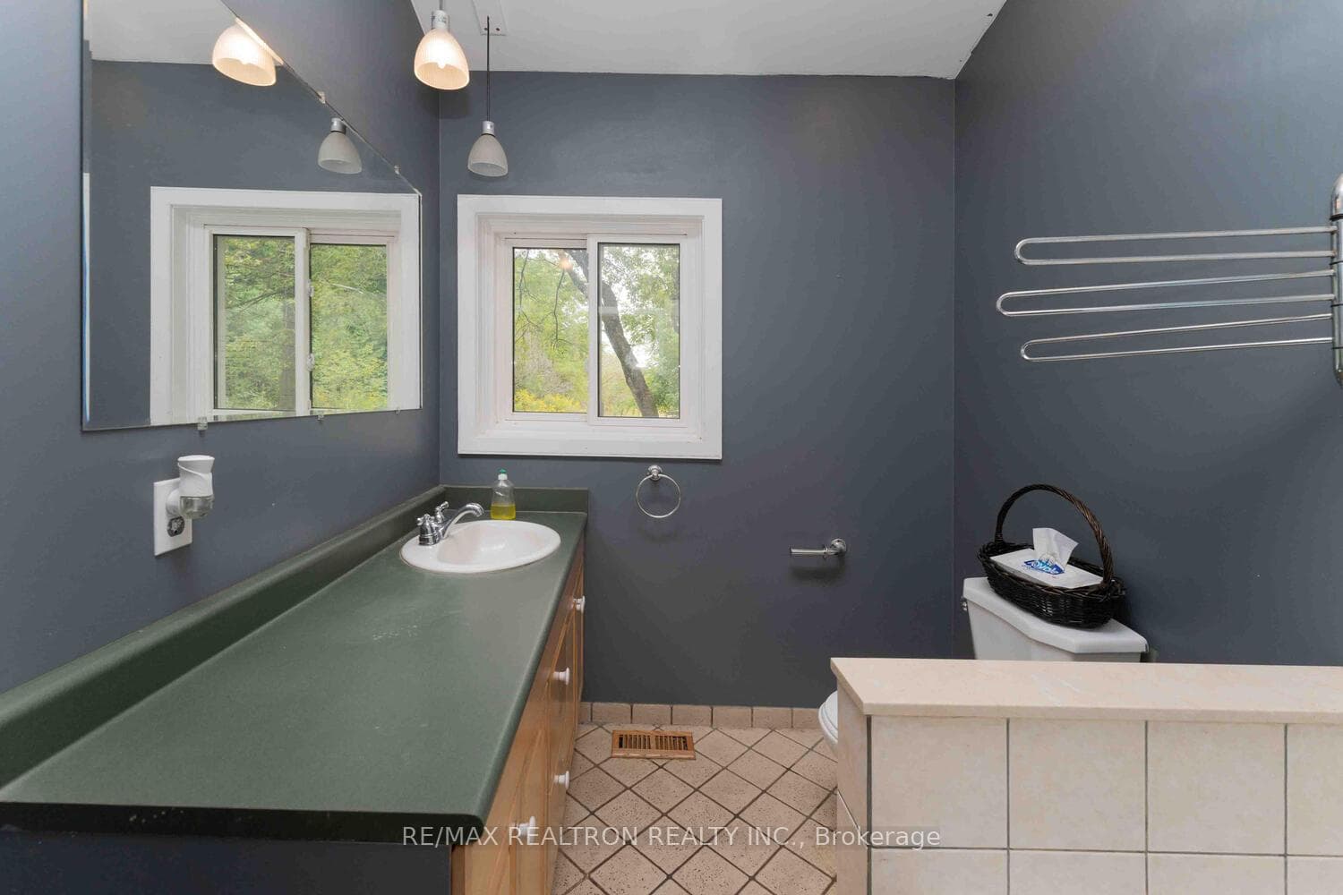 11 CHURCHILL Drive photo 12