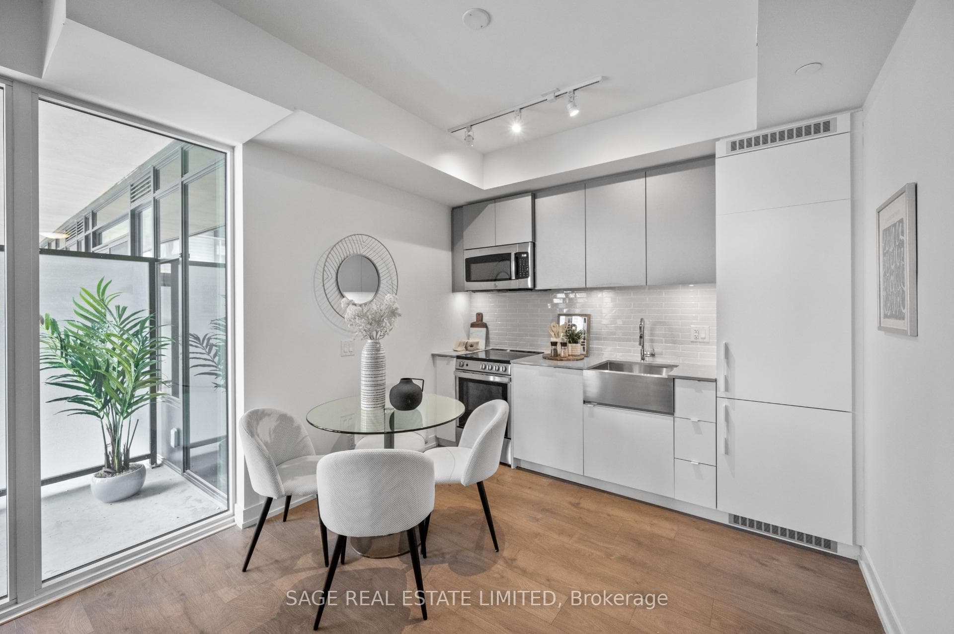 270 Dufferin Street Unit 711 photo 5
