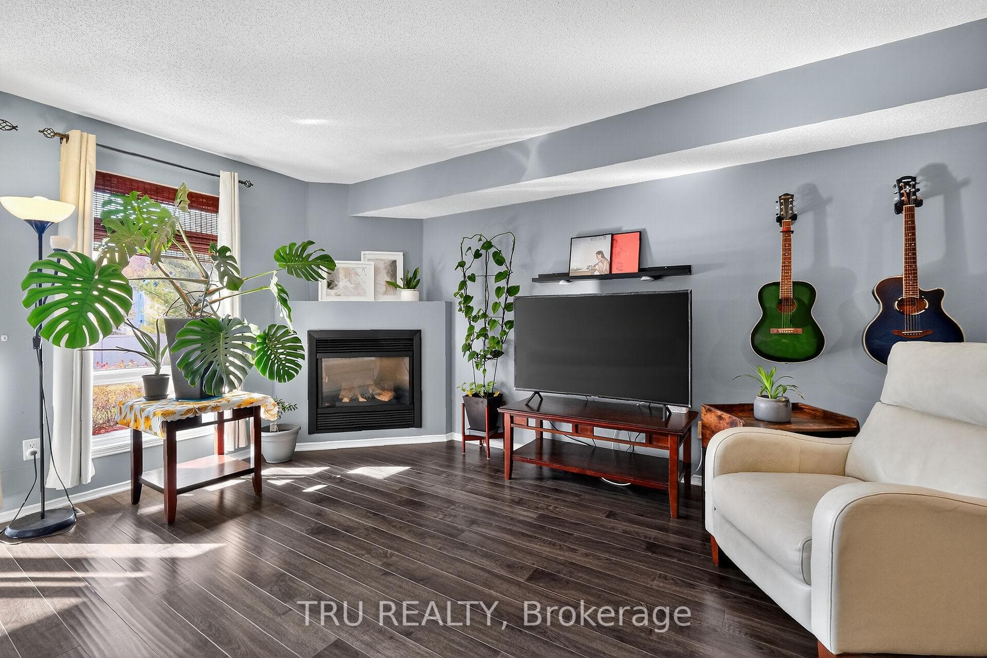 320 CRESTHAVEN Drive photo 24