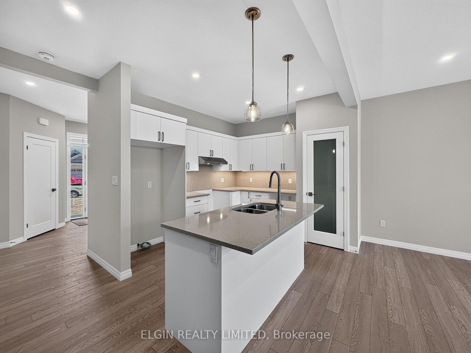 30 Hemlock Crescent photo 7