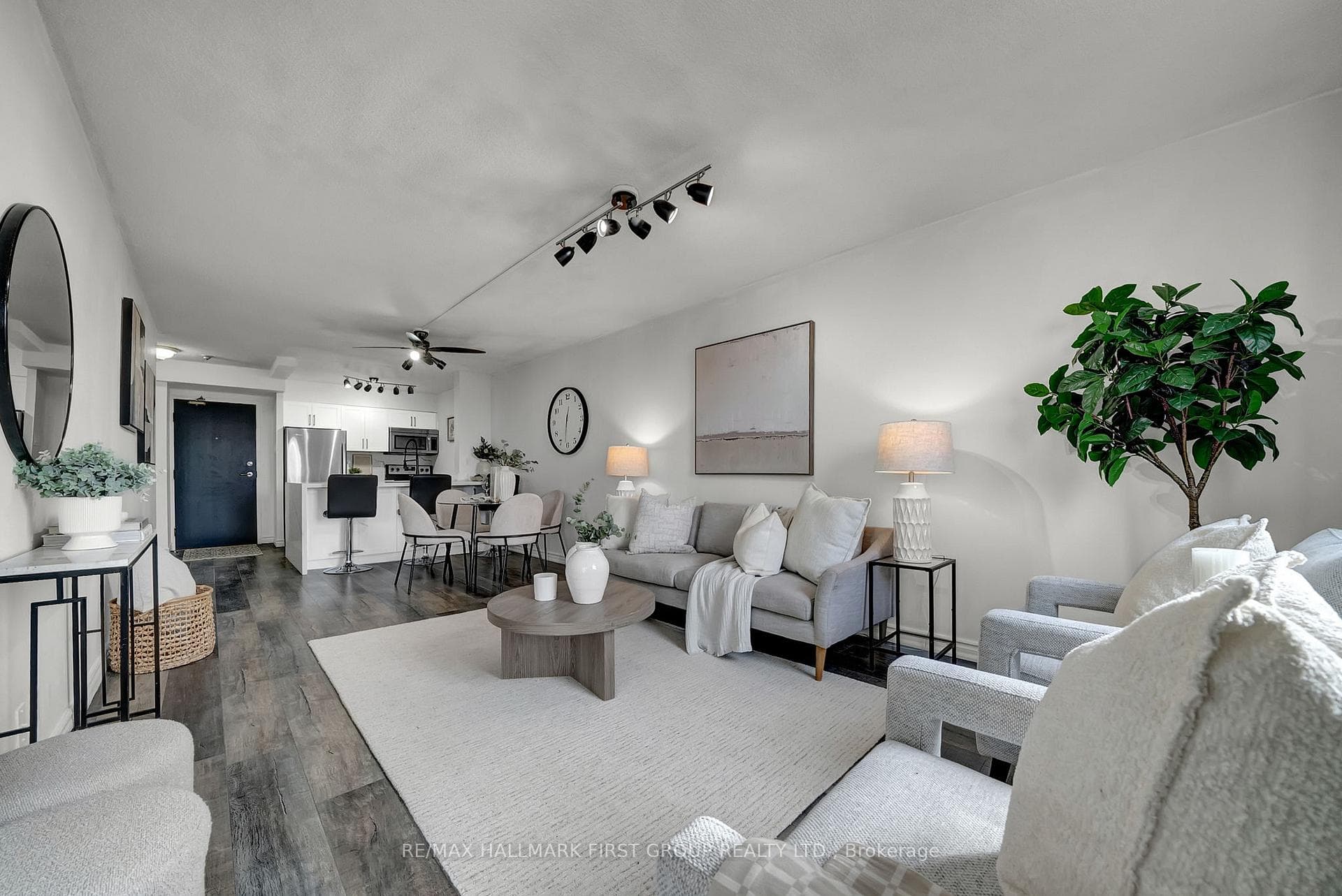 1665 Pickering Parkway Unit 405 photo 10