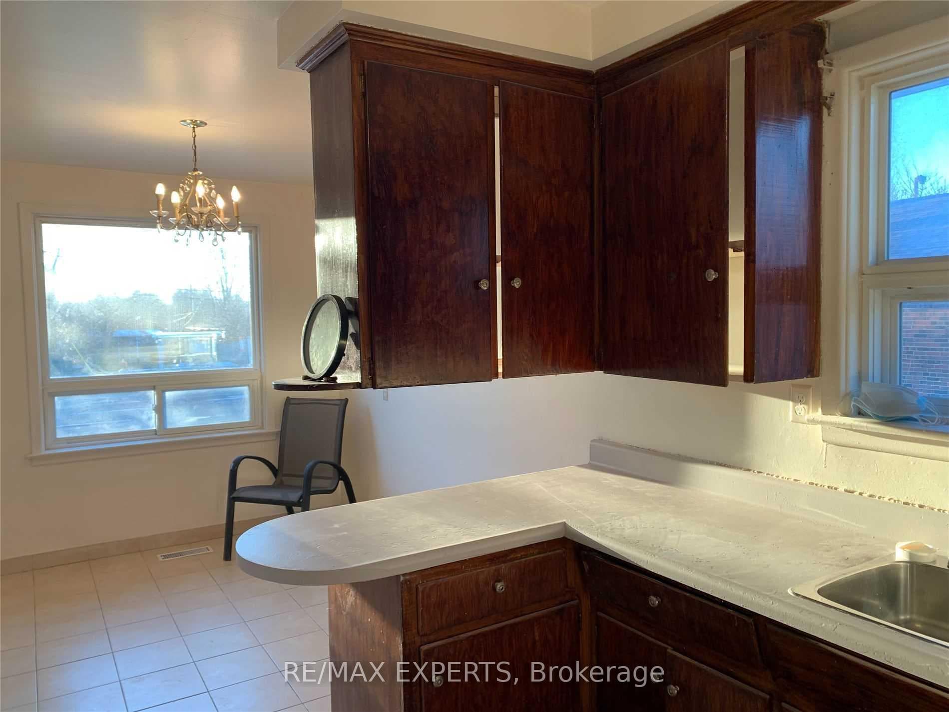 733 Markham Road photo 4