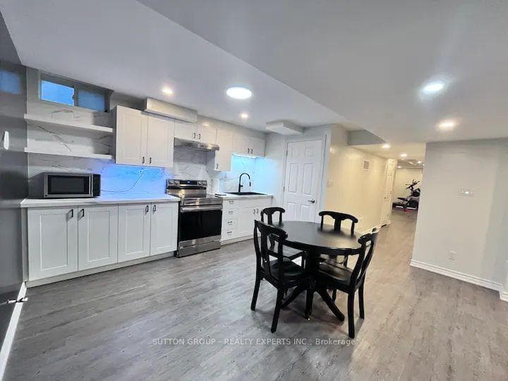 38 Dunrobin Crescent Unit Bsment photo 3