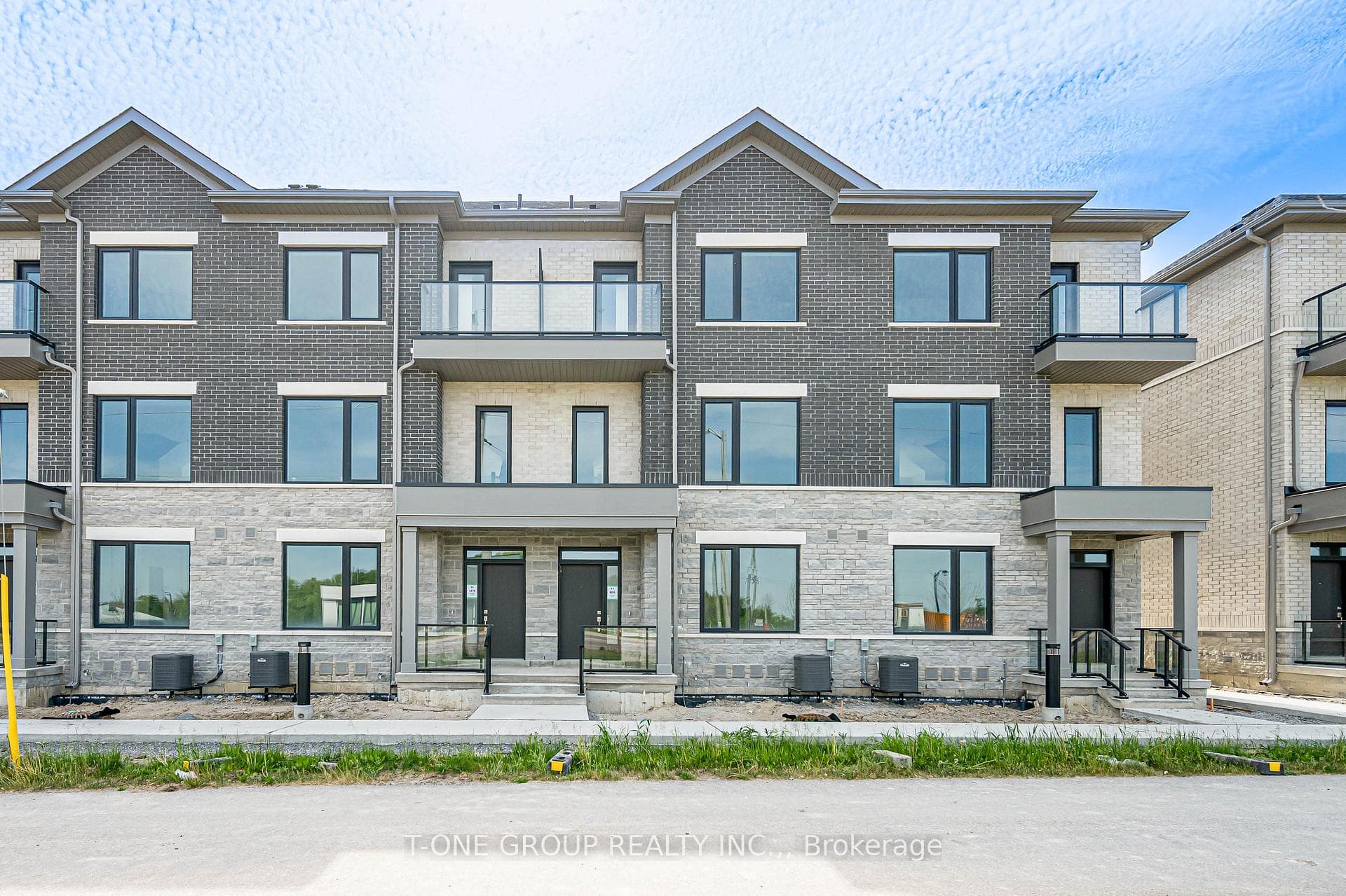 106 Grimsby Lane photo 3