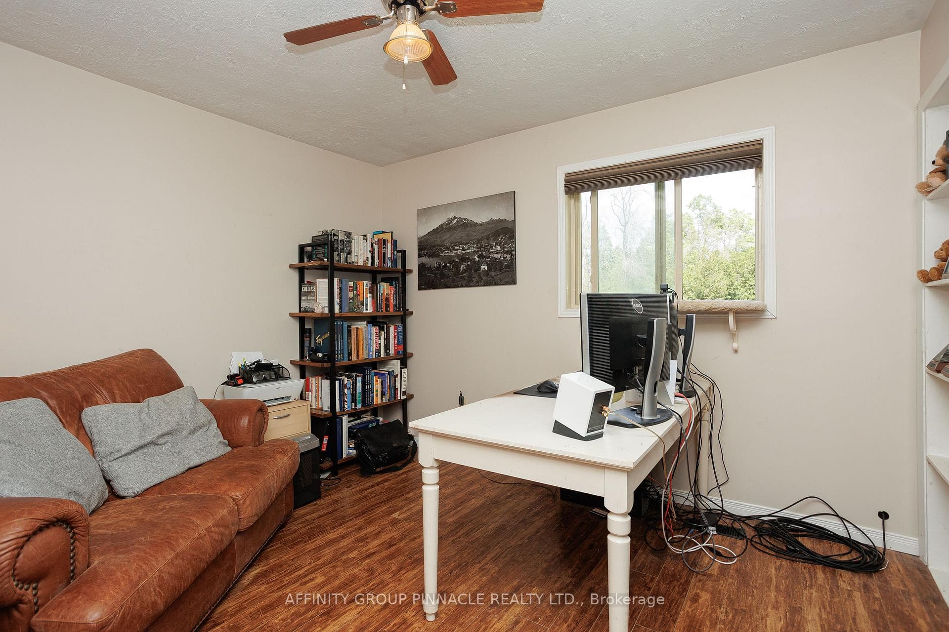 1385 Furniss Drive photo 25
