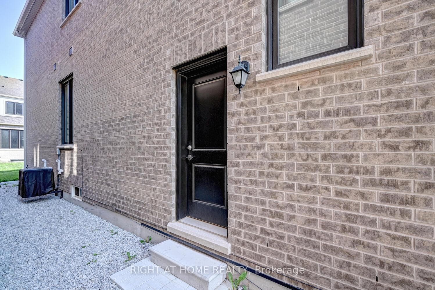 477 Bergamot Avenue photo 25