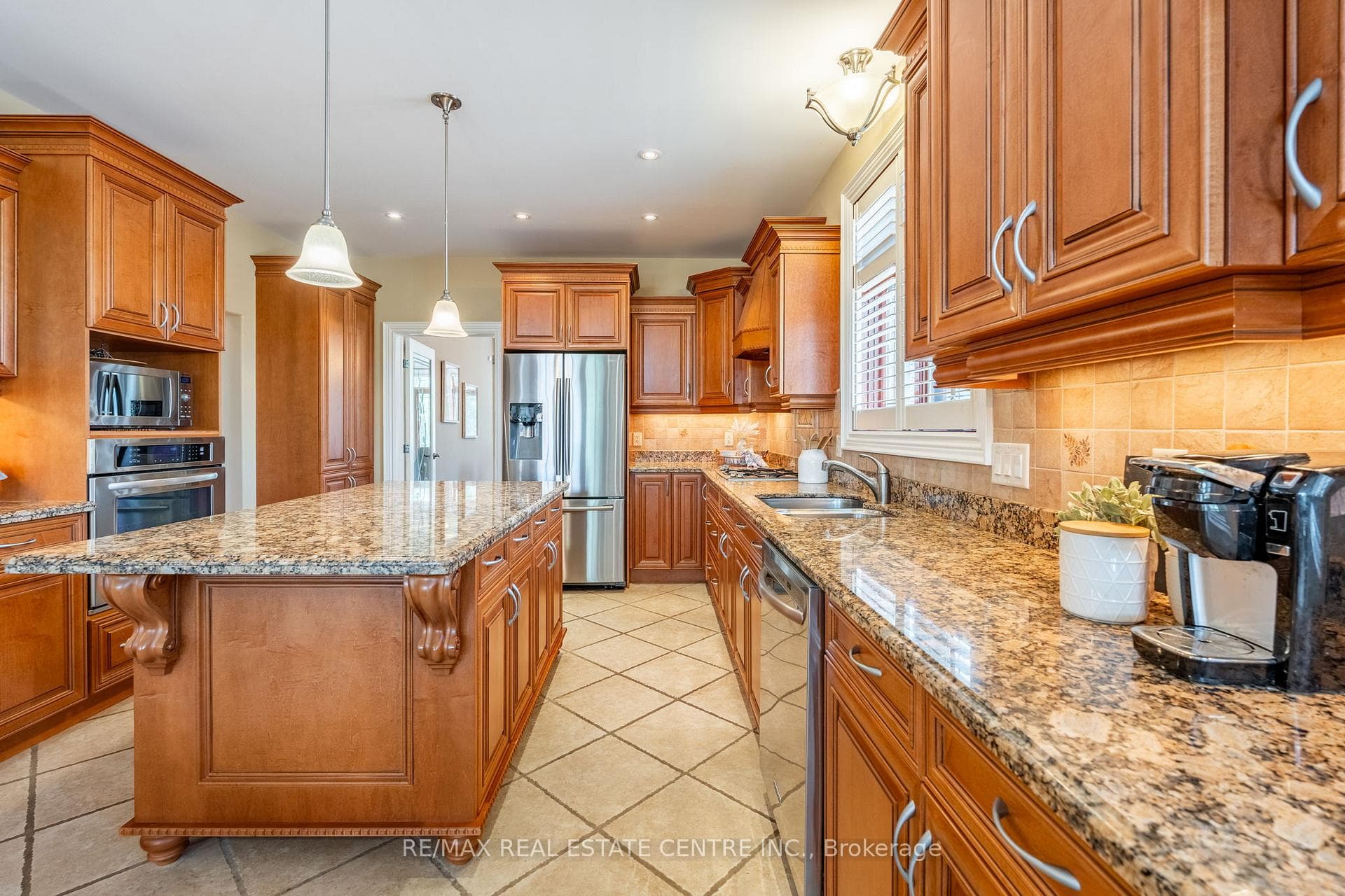 253 GLANCASTER Road photo 11