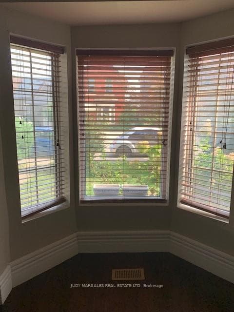 105 Smith Avenue photo 9