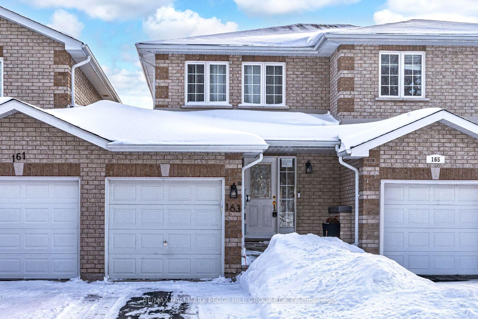 163 Southwinds Crescent photo 1