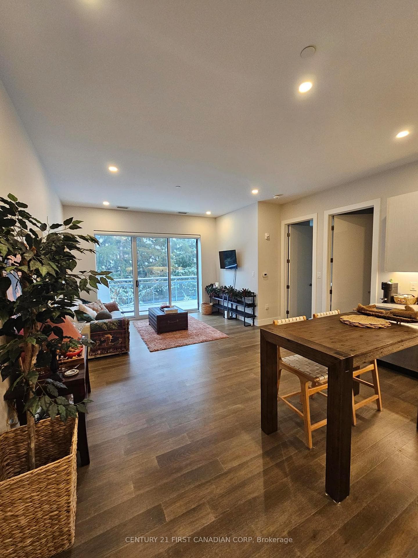 1696 FIDDLEHEAD Place Unit 400 photo 3