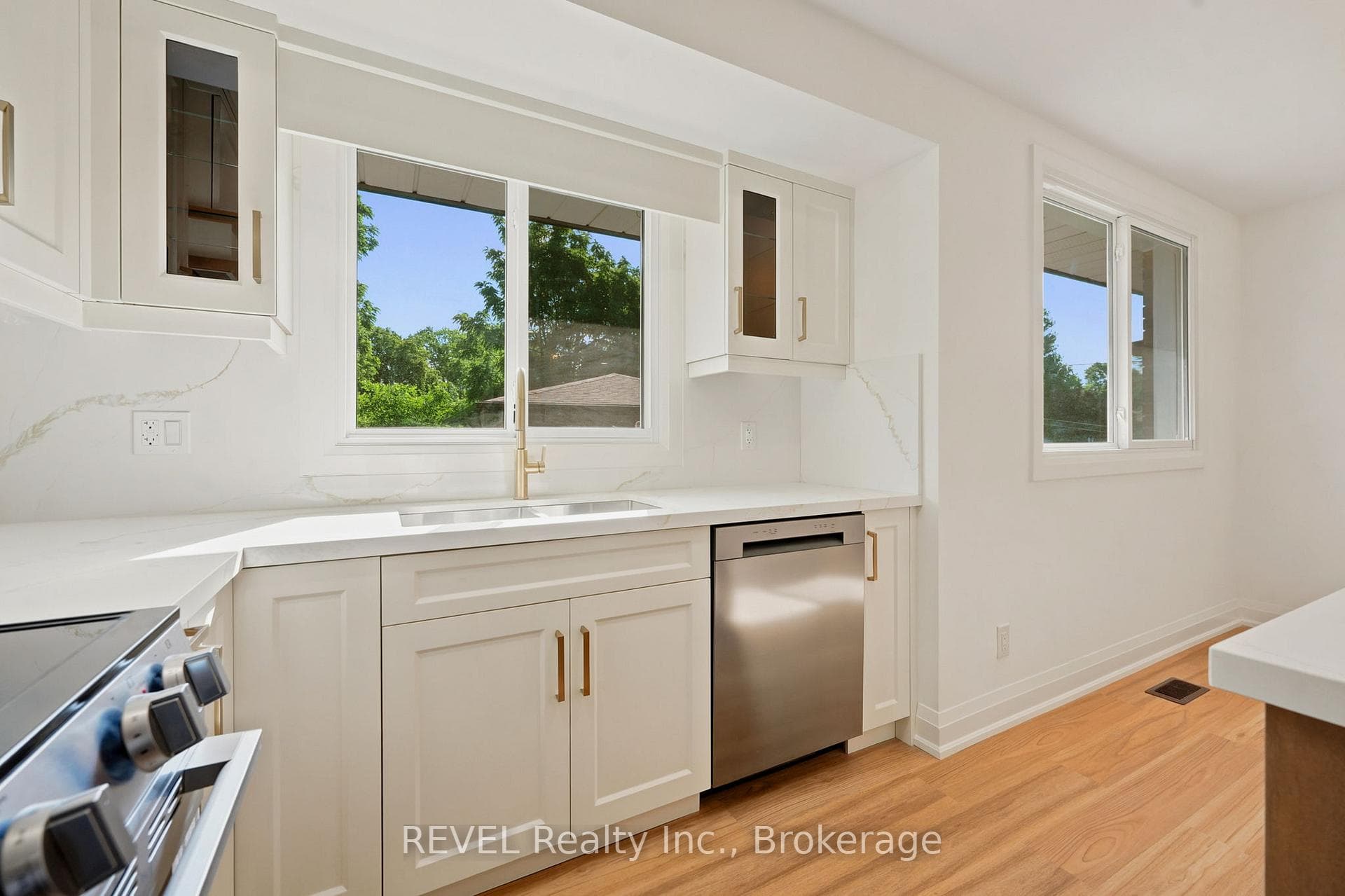 72 Prince Charles Drive photo 10