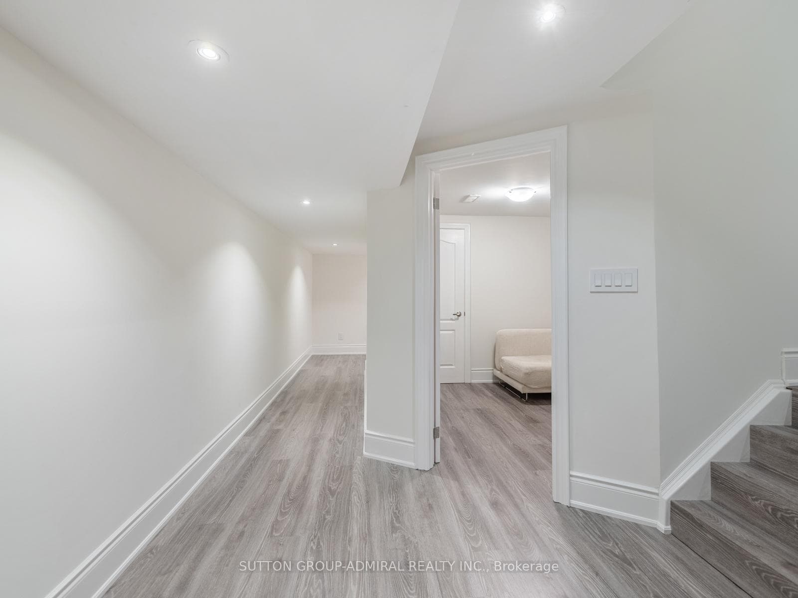 77 Arrowood Crescent photo 32