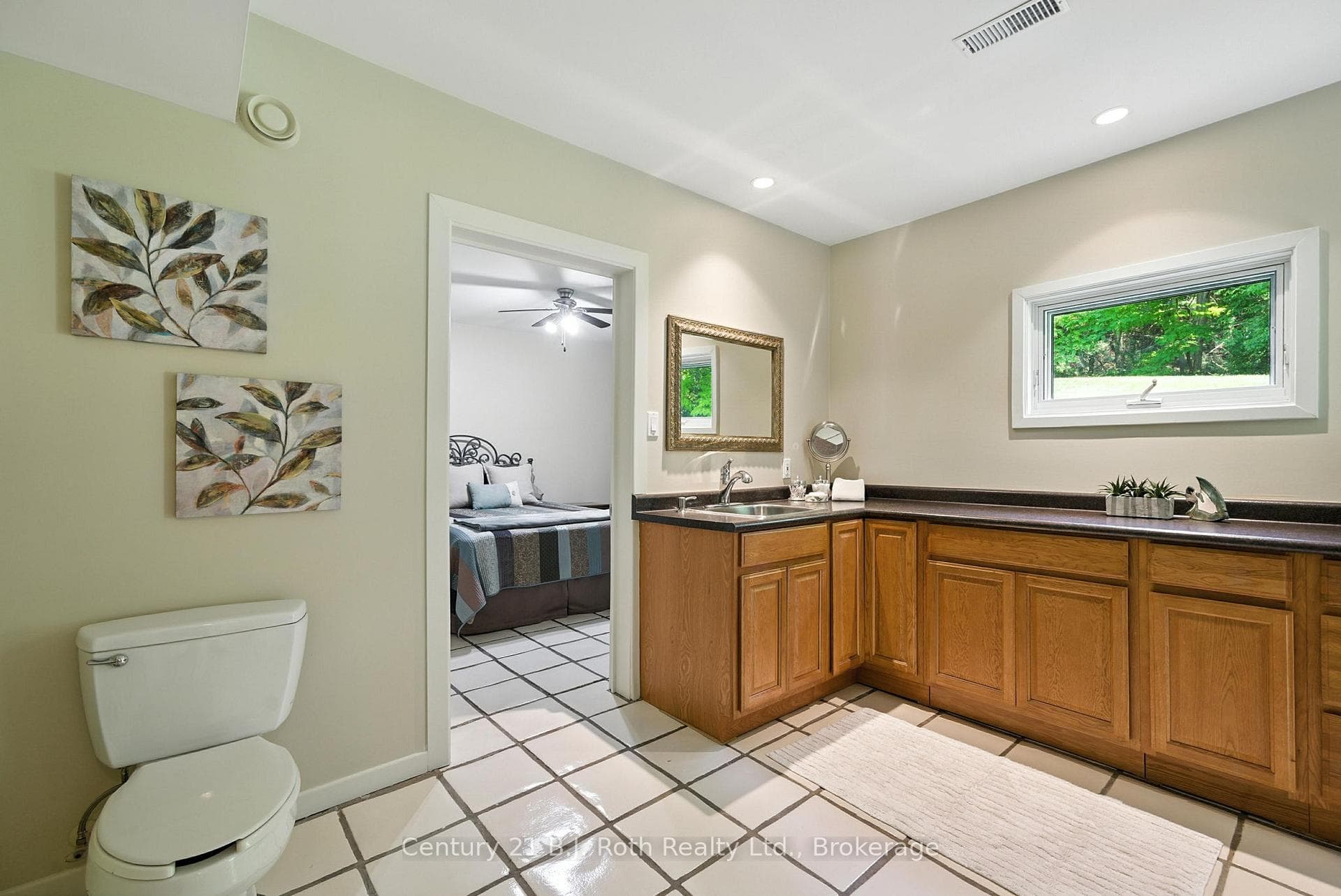LL Semi Ensuite off 3rd bedroom