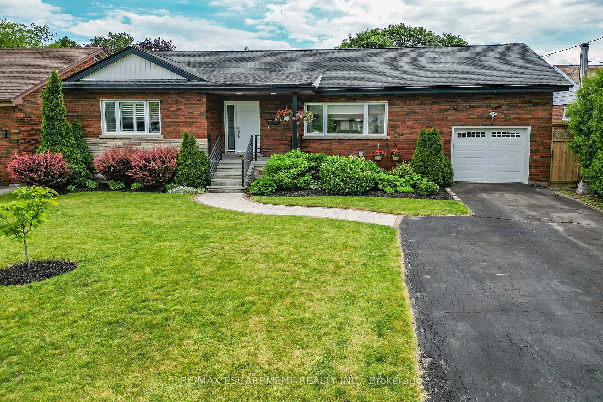 55 Glenview Drive photo 1
