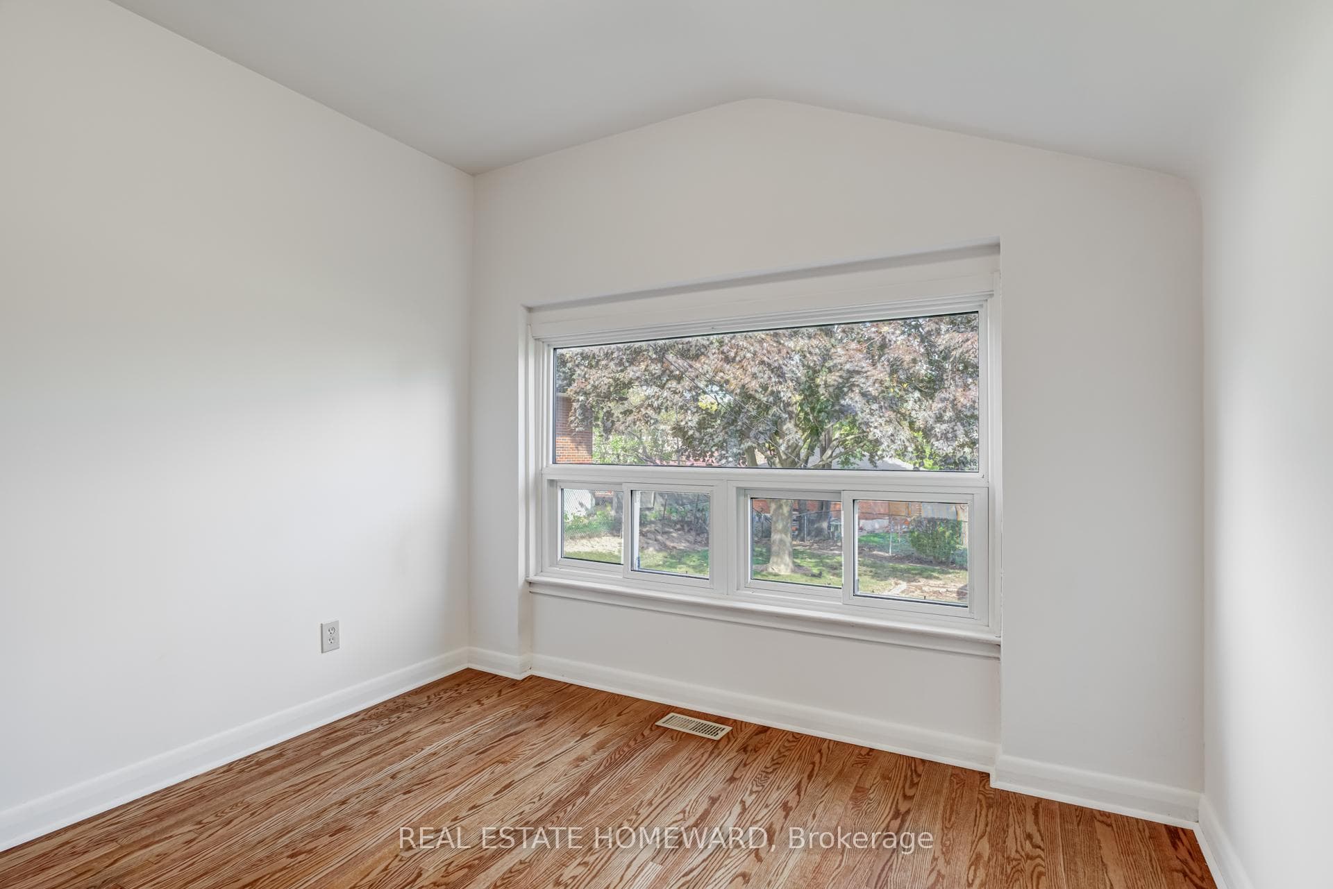 80 Wantanopa Crescent photo 11
